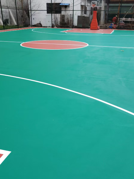 海西 球场长期使用易出现地面开裂